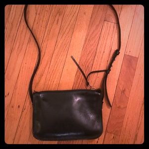 Madewell The Simple Crossbody Bag in True Black